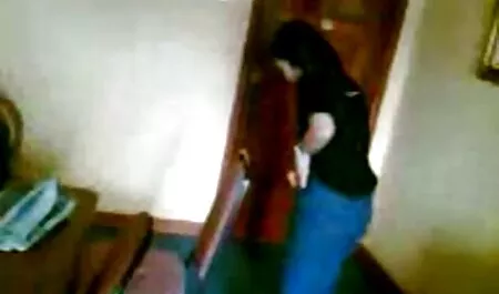 نفس نفس زدن انال پورن در شلوار جین و برهنه